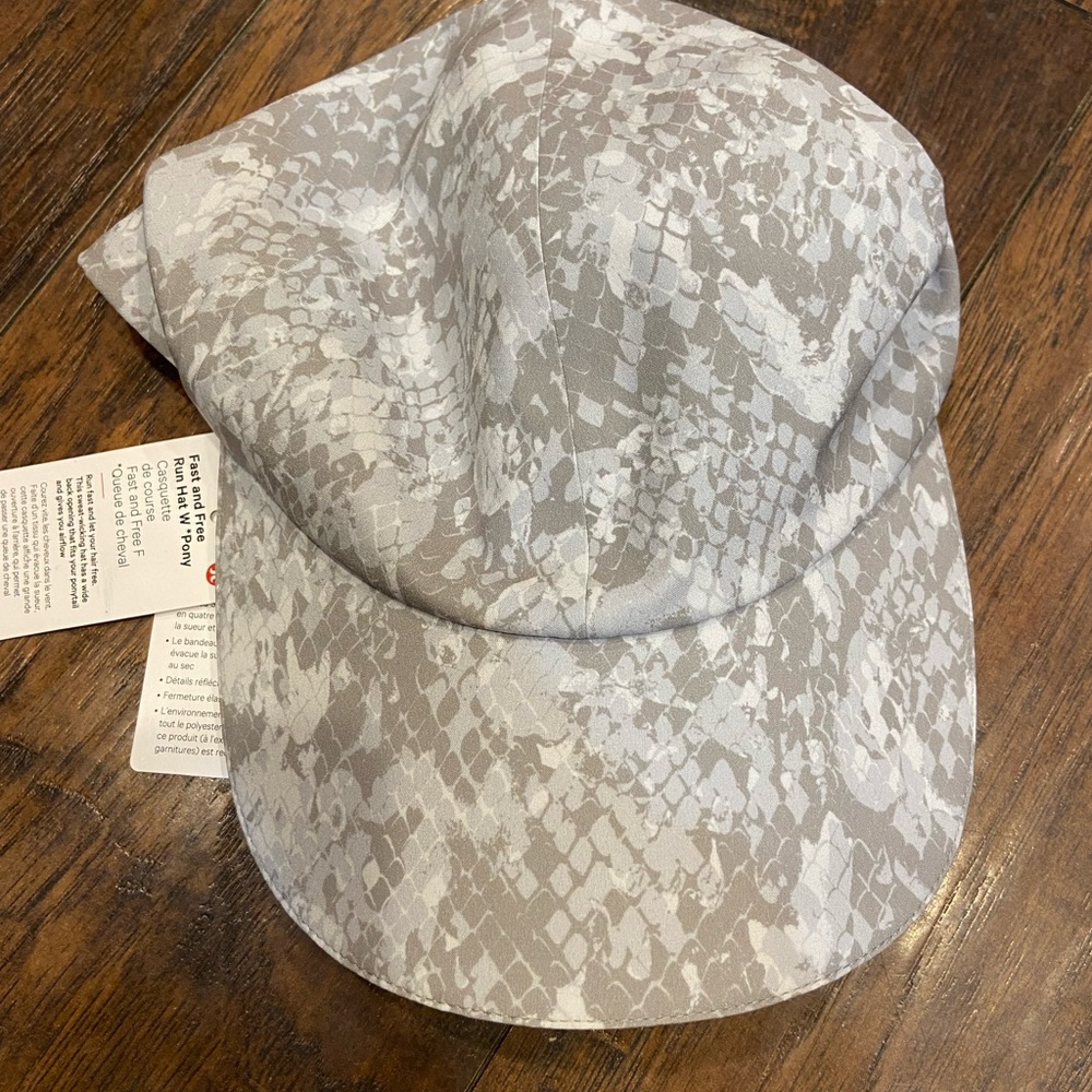 BNWT Lululemon Fast and Free hat